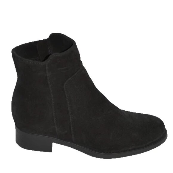 New! La Canadienne Hamlin Bootie Black Suede Size 8 DD515